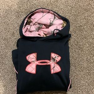 Women’s Under Armour sweatshirt